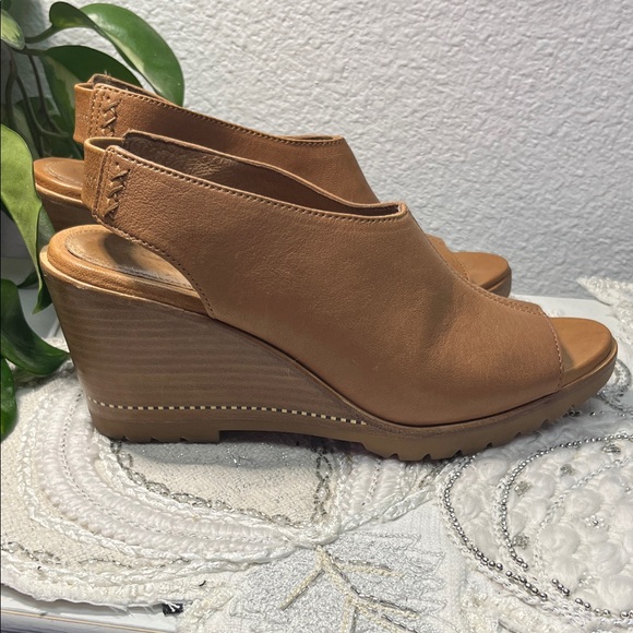 EUC Sorel After Hours Slingback Wedges - Picture 4 of 15